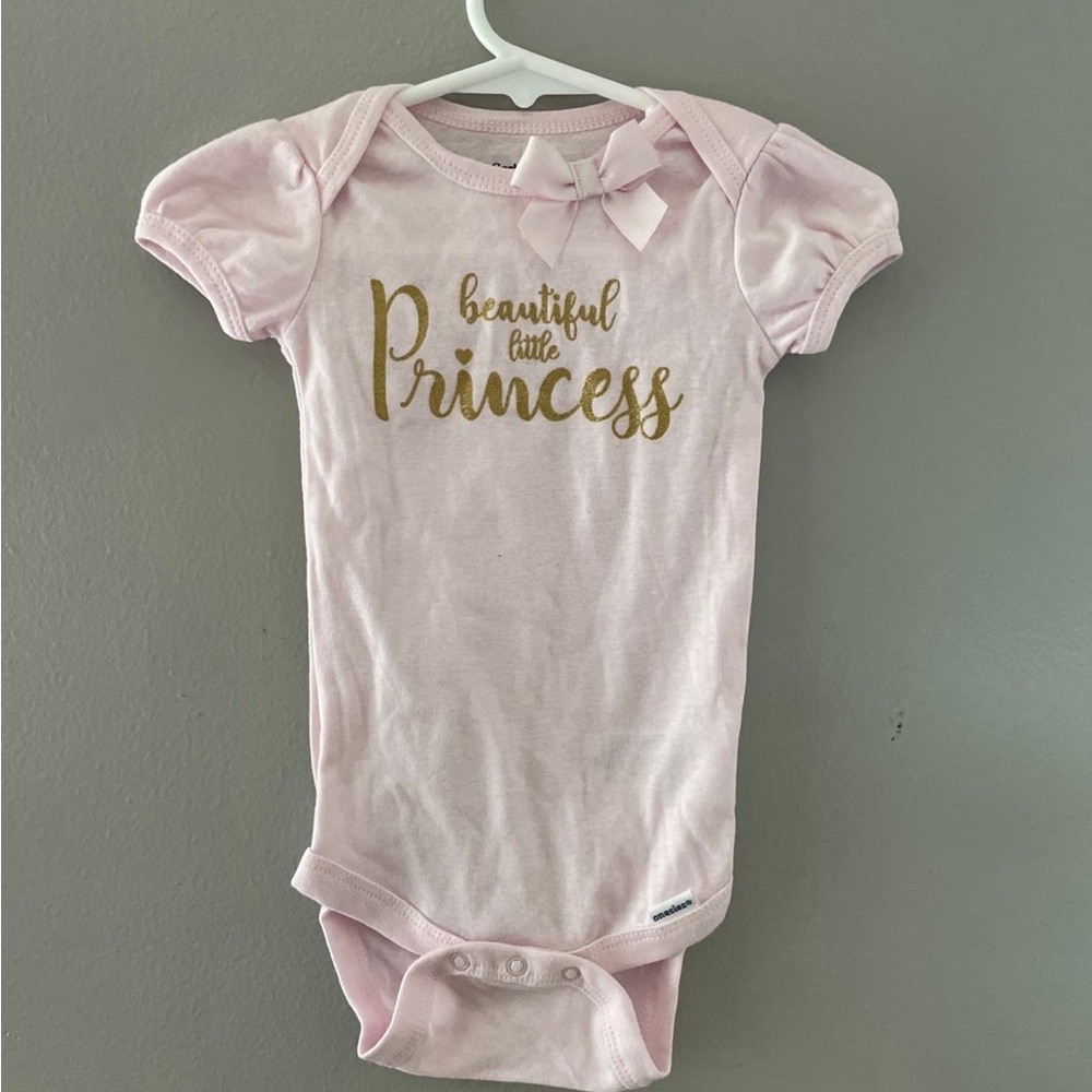 🎀Gerber Pink Onesie size 3/6 months